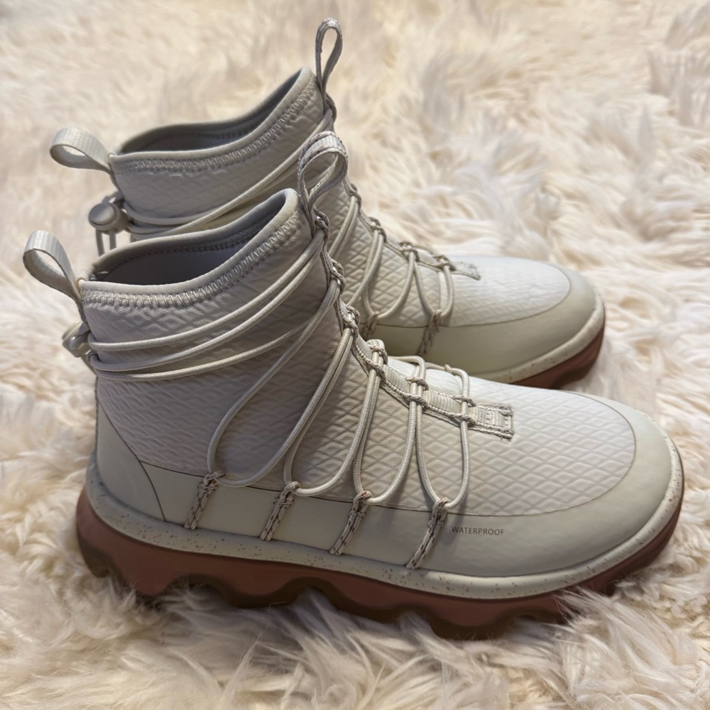 EUC/Like New - Sperry Saltwater 3D Waterproof Women’s Size 7 in Off-white